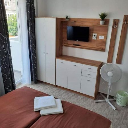 Fiesta Apartman Miskolc Exterior foto