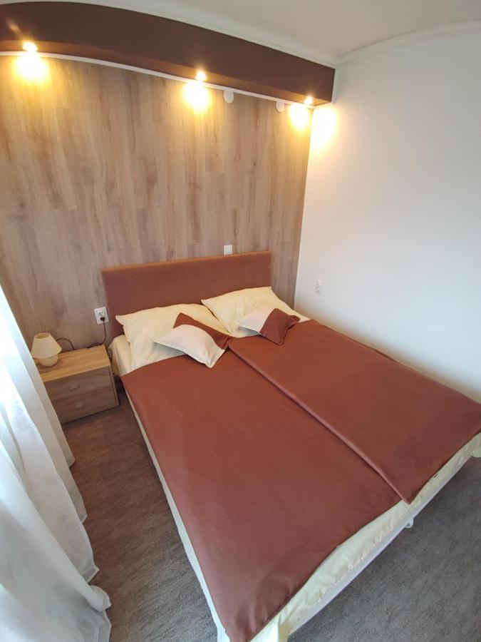 Fiesta Apartman Miskolc Exterior foto