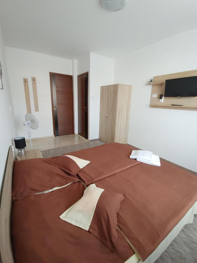 Fiesta Apartman Miskolc Exterior foto