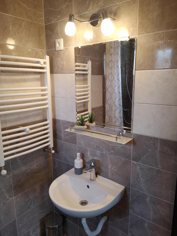 Fiesta Apartman Miskolc Exterior foto