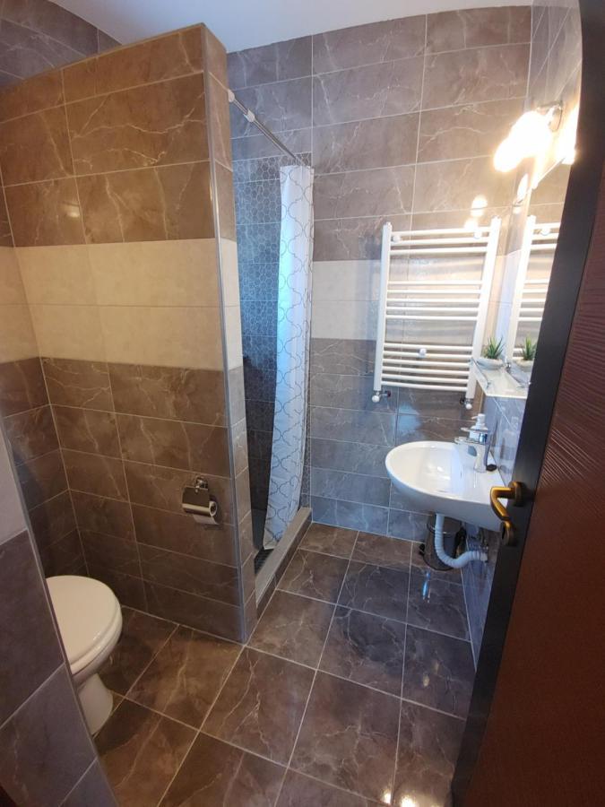 Fiesta Apartman Miskolc Exterior foto