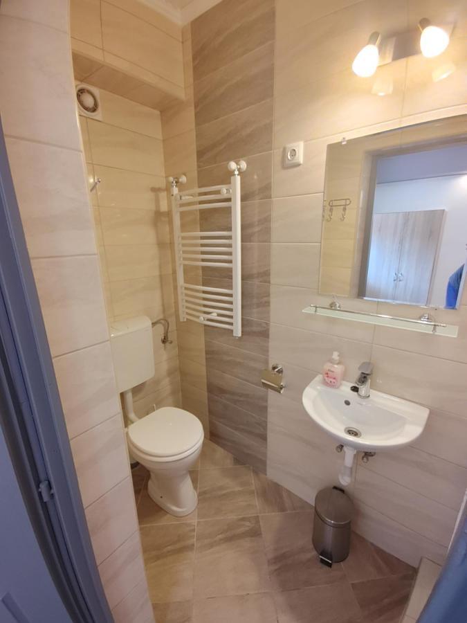 Fiesta Apartman Miskolc Exterior foto