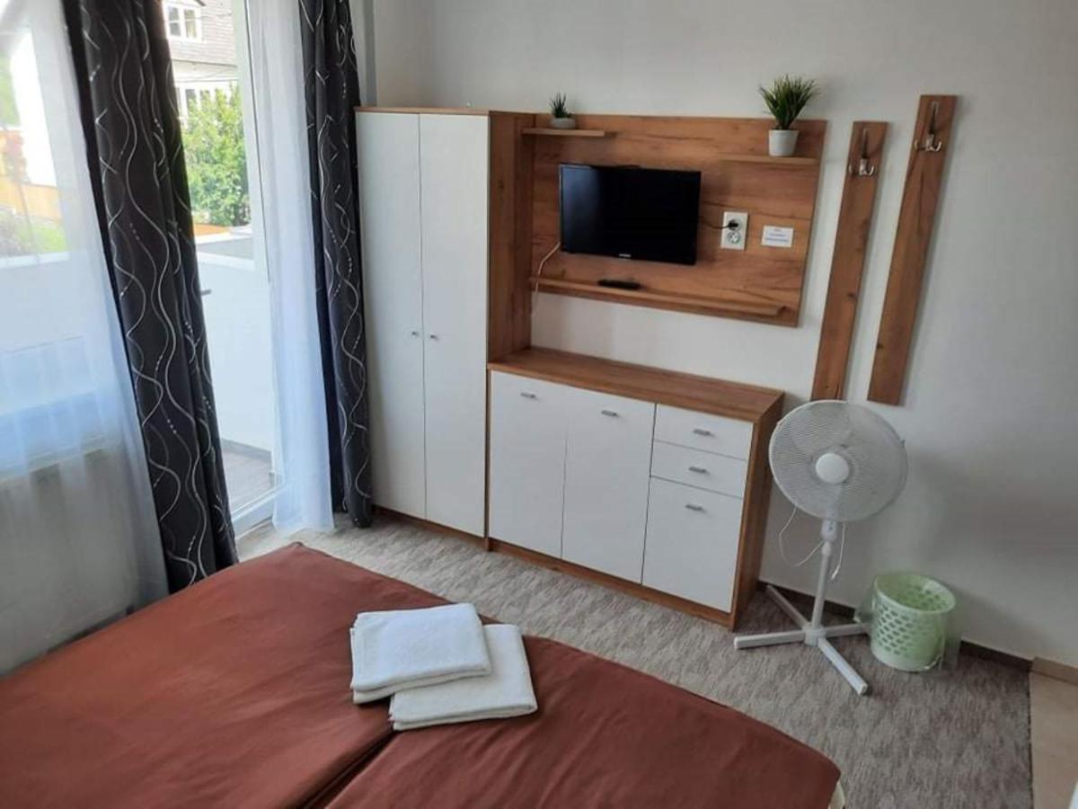 Fiesta Apartman Miskolc Exterior foto