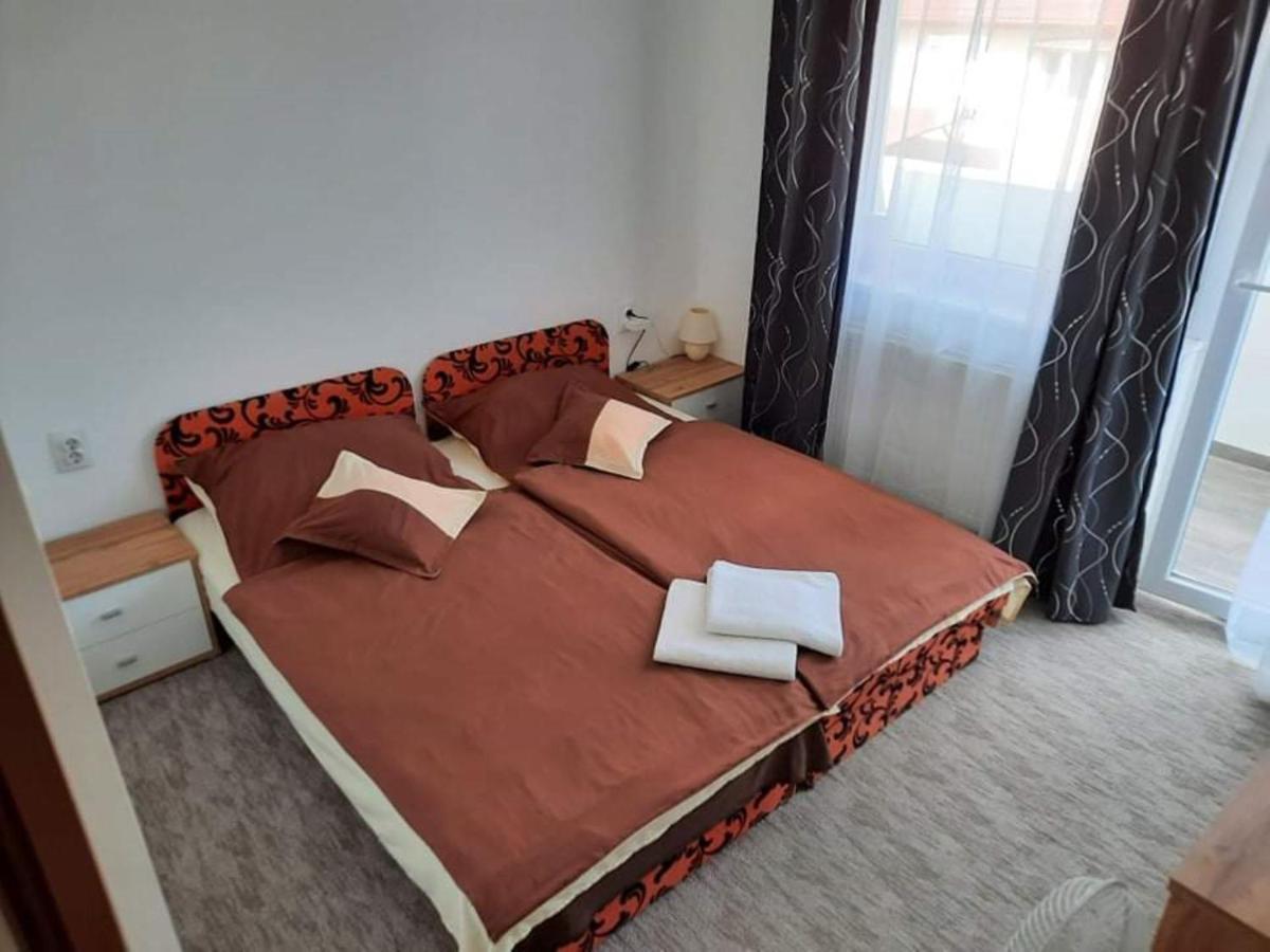 Fiesta Apartman Miskolc Exterior foto